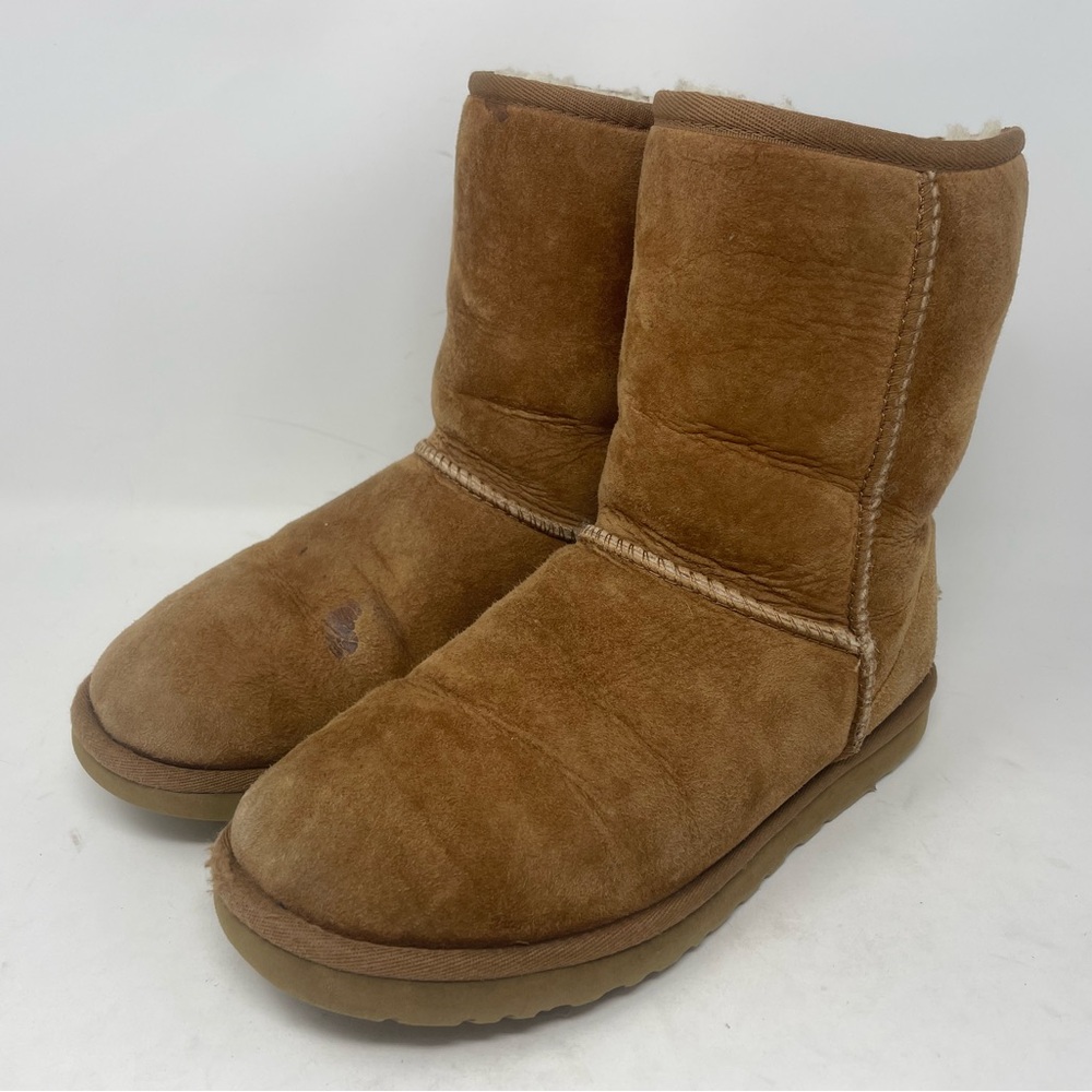 UGG classic short chestnut brown boots womens size size 7 5822